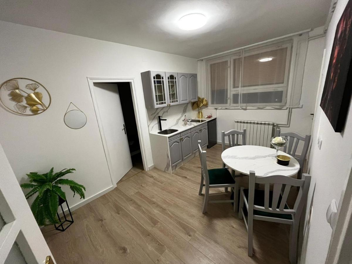 Апартаменты Apartman Gold Maris Карловац Экстерьер фото